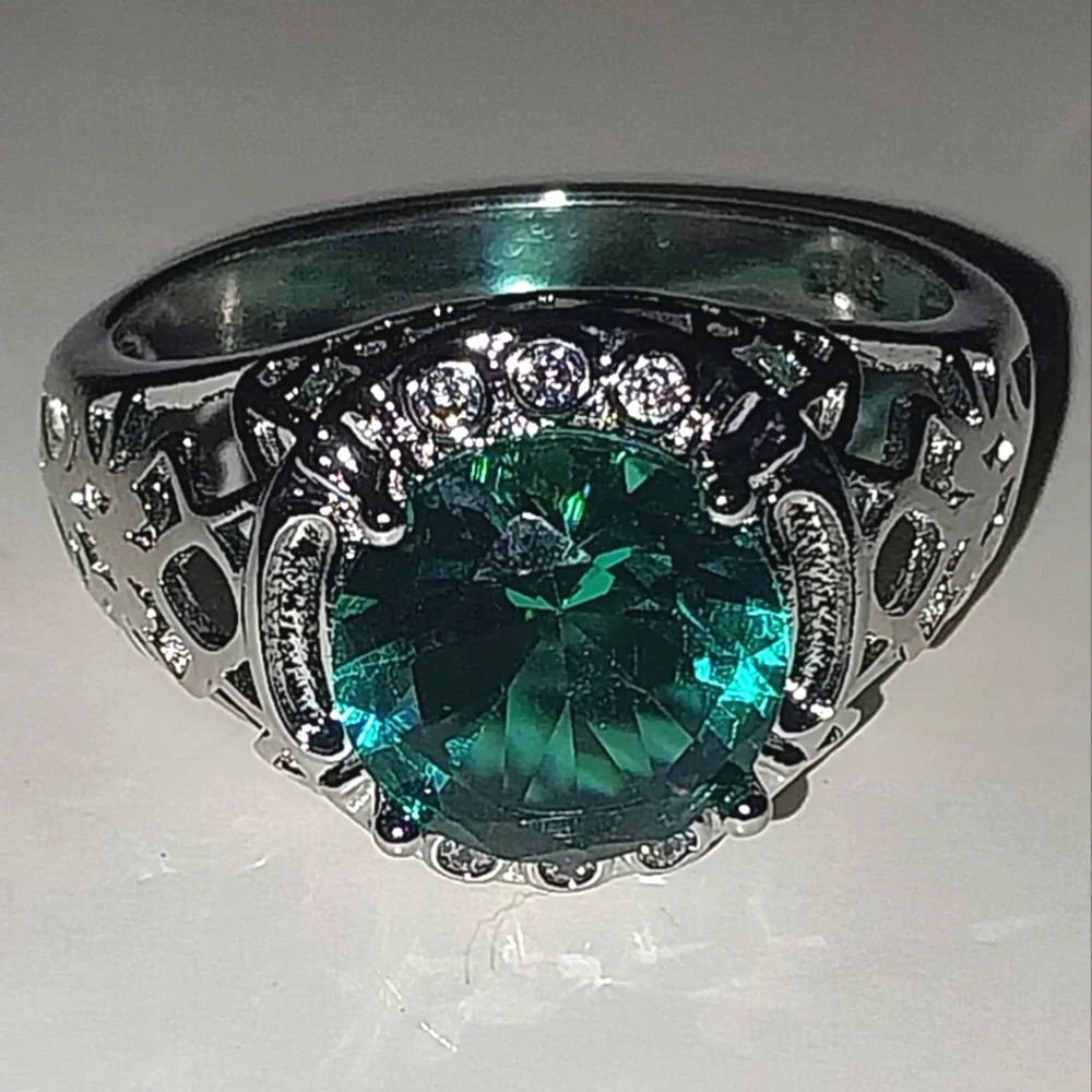 Classic 925 Green and Silver Ring with Intricate Metalwork Sz 10